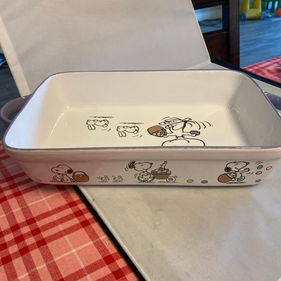 Snoopy Cartoon Baking Dish with Handles - Picture 4 of 5